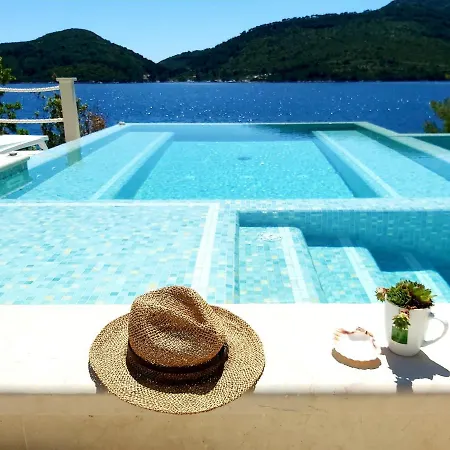 Poolincluded Beachfront In A Secluded Bay Βίλα *