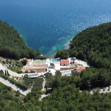 Poolincluded Beachfront In A Secluded Bay * Doli