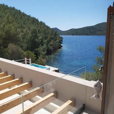 Poolincluded Beachfront In A Secluded Bay Βίλα Doli