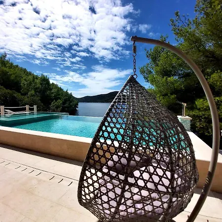 Βίλα Poolincluded Beachfront In A Secluded Bay *