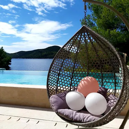 Poolincluded Beachfront In A Secluded Bay Doli