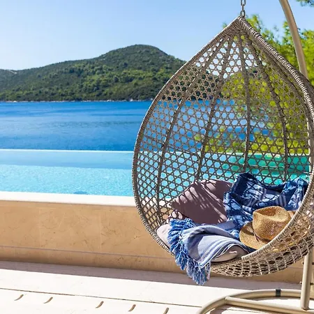 Poolincluded Beachfront In A Secluded Bay *