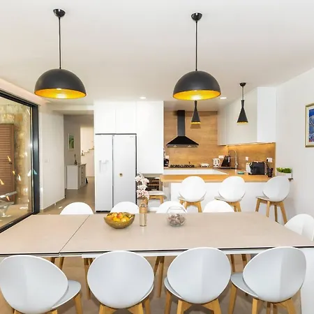 Poolincluded Beachfront In A Secluded Bay Βίλα Doli