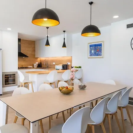 Poolincluded Beachfront In A Secluded Bay Βίλα