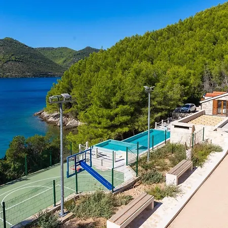 Poolincluded Beachfront In A Secluded Bay * Doli