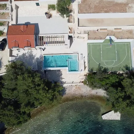 Poolincluded Beachfront In A Secluded Bay *