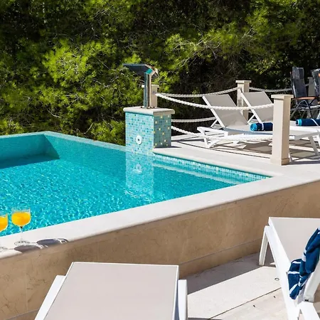 Poolincluded Beachfront In A Secluded Bay * Doli