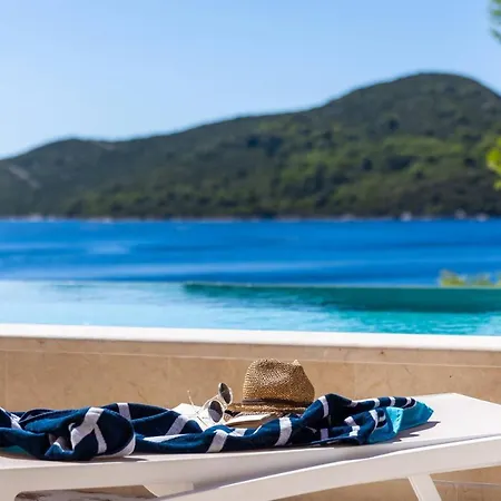 Poolincluded Beachfront In A Secluded Bay *