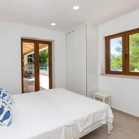 Poolincluded Beachfront In A Secluded Bay Villa Doli