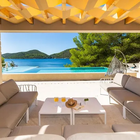 Poolincluded Beachfront In A Secluded Bay *